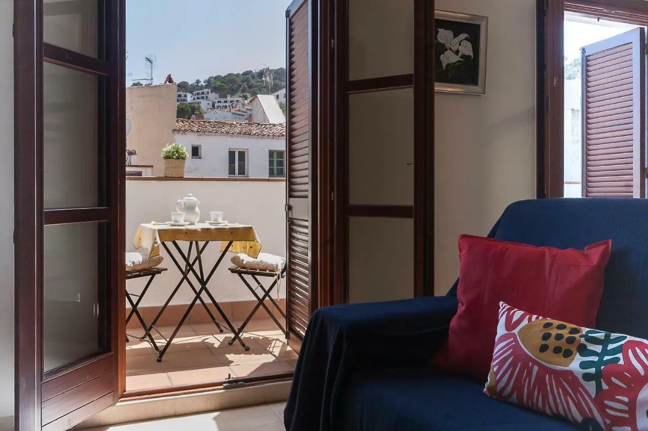 Lets Holidays Apartment La Guardia location